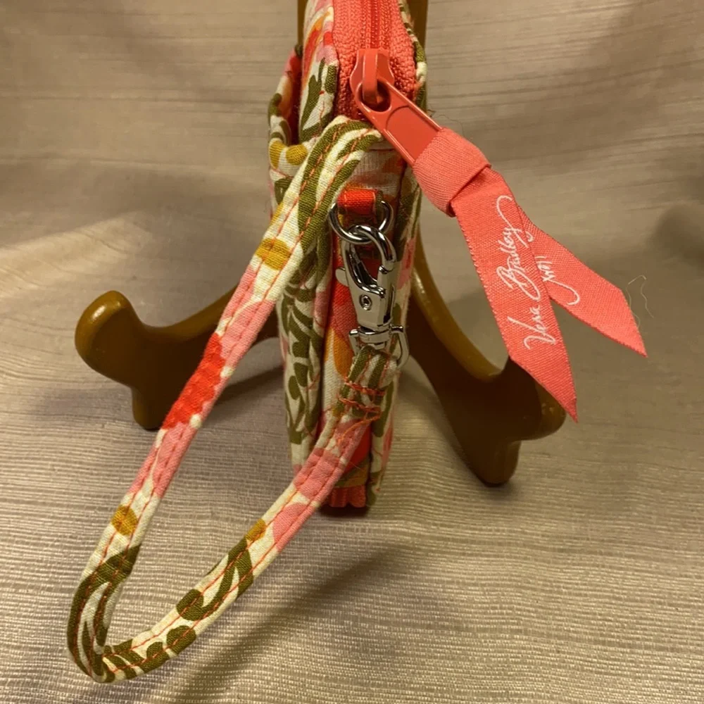 Vera Bradley almost NEW wristlet/wallet - Picture 14 of 15